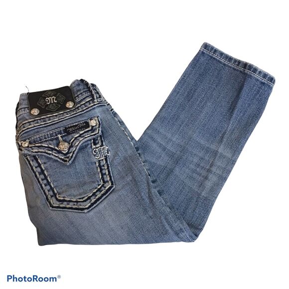 Miss Me Thick Stitch Jeweled Flap Pocket Signature Capri Size 25 Light Wash - Picture 4 of 7
